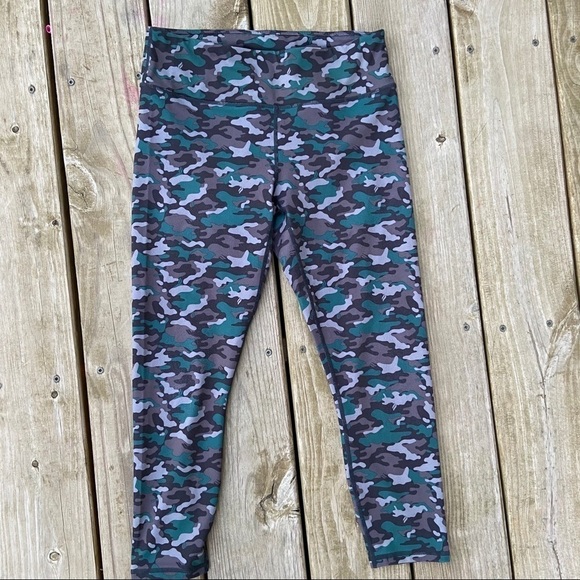 Fabletics powerhold camo leggings 7/8 camouflage S - Picture 1 of 7